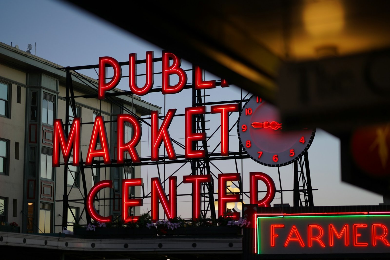 a sign on pike place market